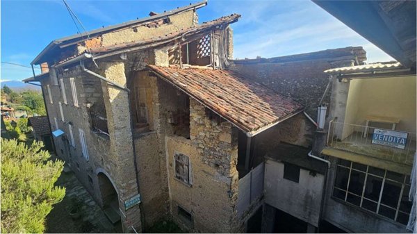 casa indipendente in vendita a Colazza