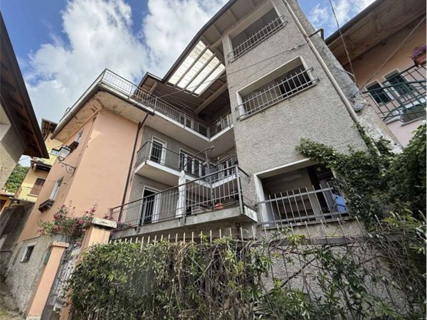 casa semindipendente in vendita a Colazza
