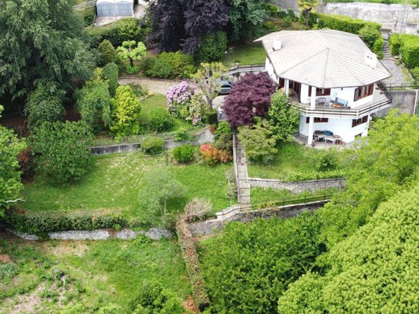 casa indipendente in vendita a Colazza