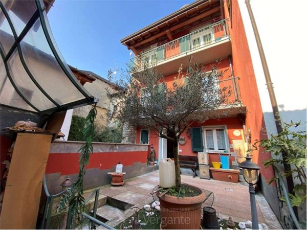casa indipendente in vendita a Colazza
