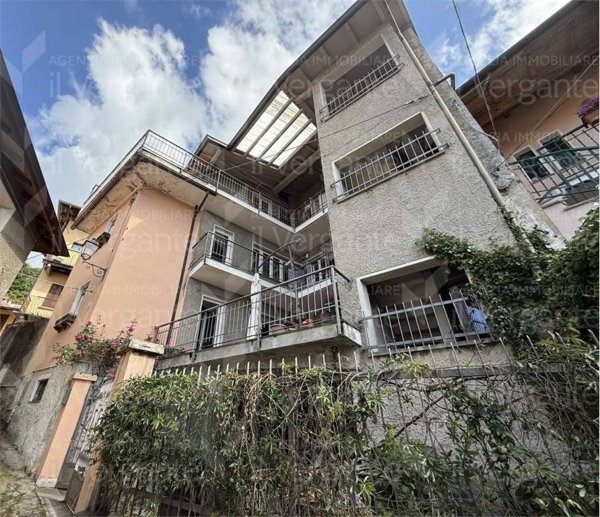casa indipendente in vendita a Colazza