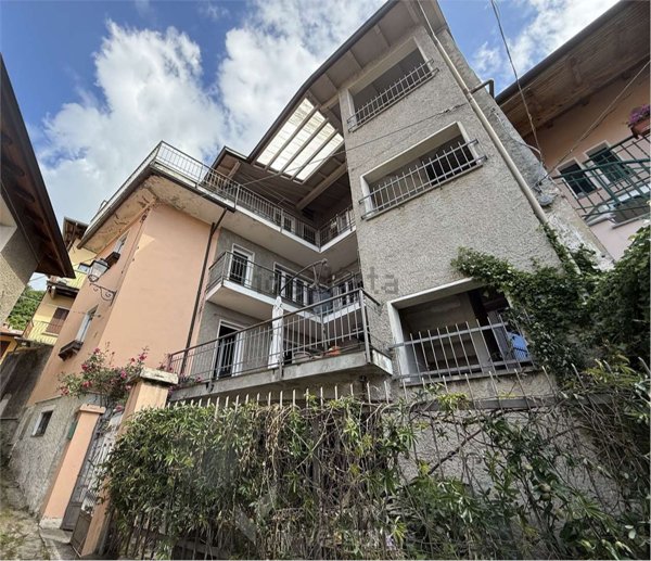 casa semindipendente in vendita a Colazza