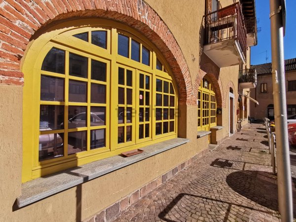 locale commerciale in vendita a Comignago