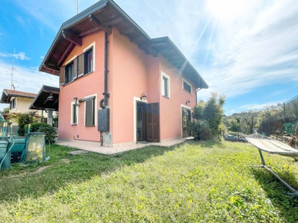 casa indipendente in vendita a Comignago