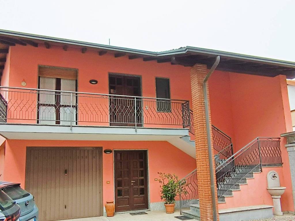 casa indipendente in vendita a Cressa