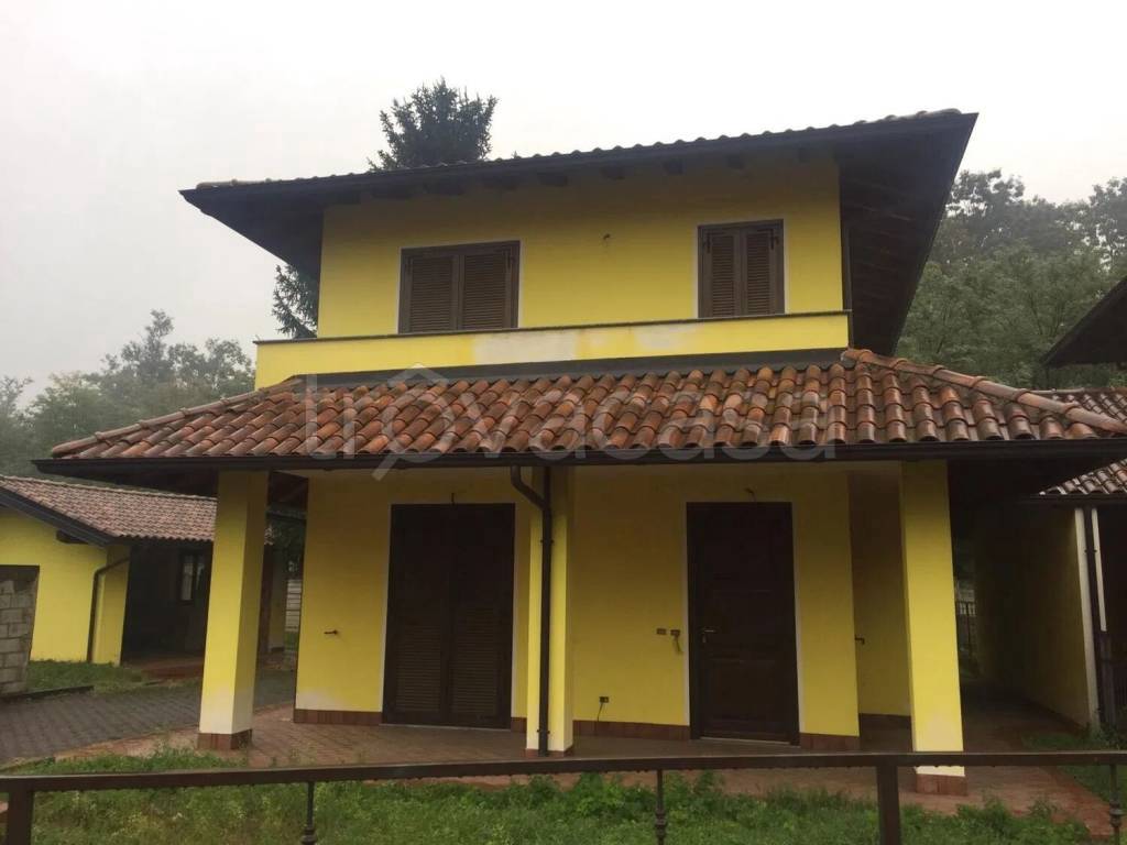casa indipendente in vendita a Cressa