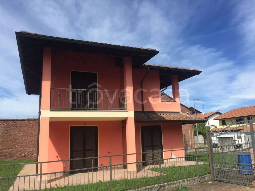 casa indipendente in vendita a Cressa