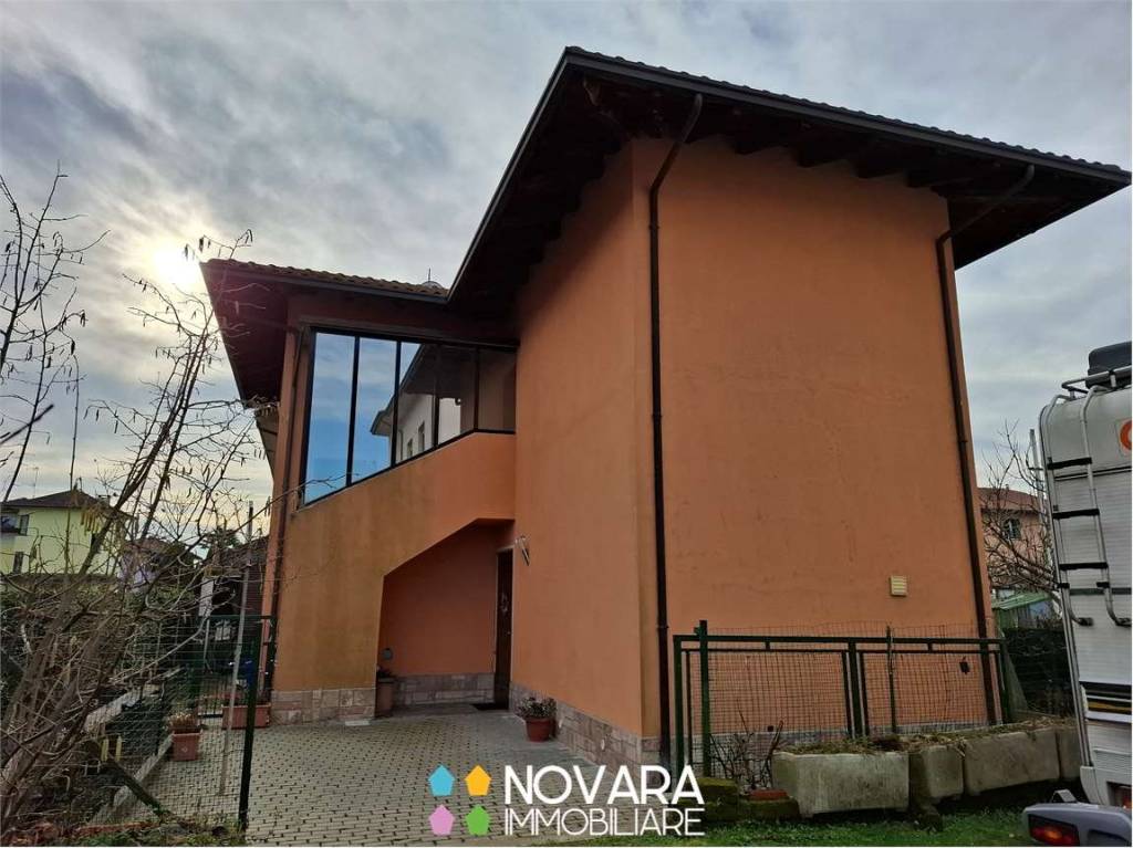 casa indipendente in vendita a Cressa