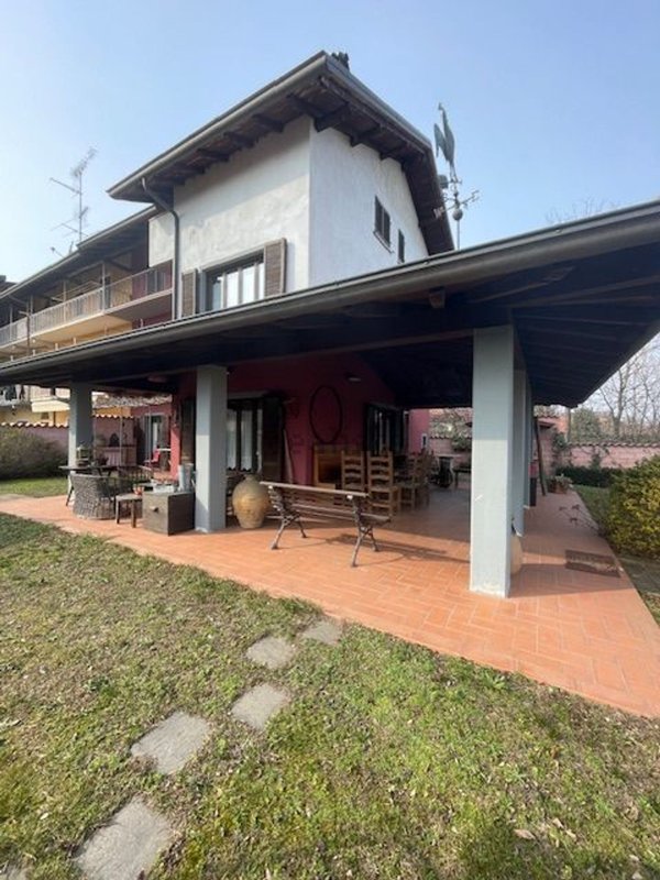 casa indipendente in vendita a Cressa