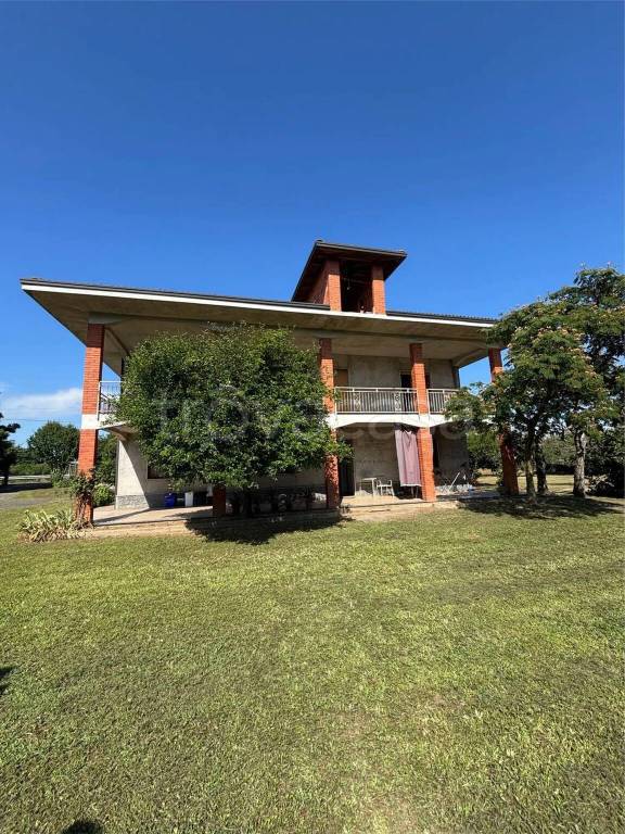 casa indipendente in vendita a Cressa