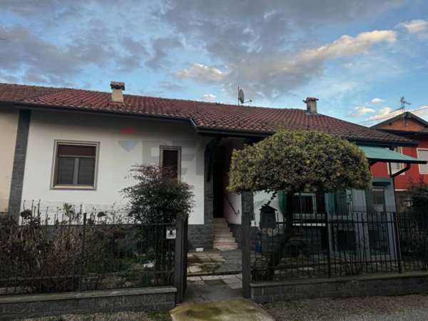 casa indipendente in vendita a Cressa