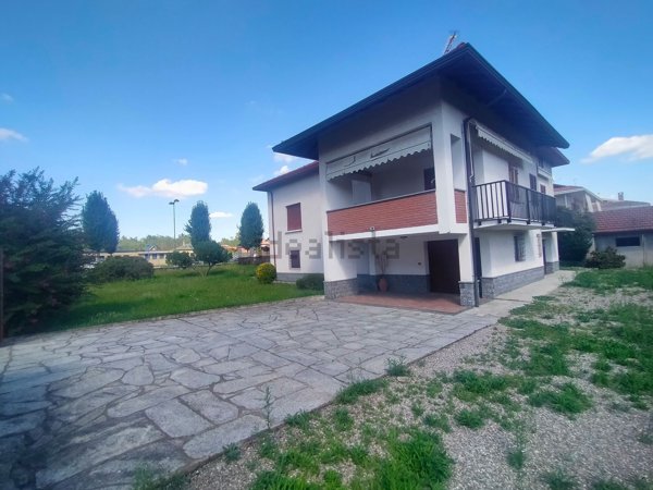 casa indipendente in vendita a Cressa