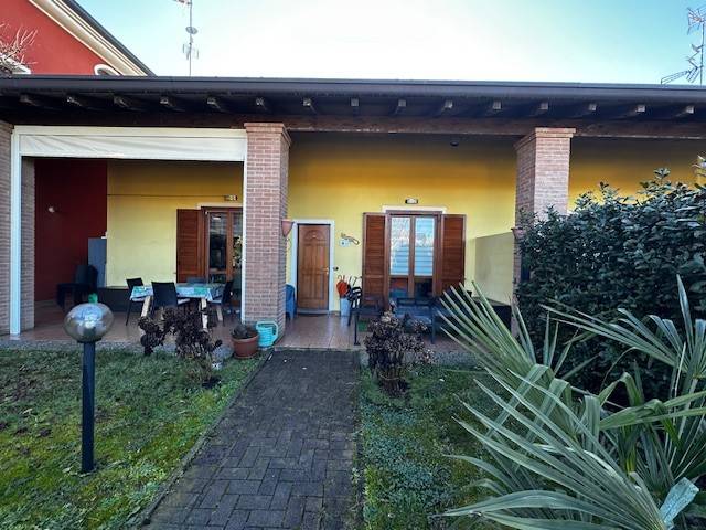 casa indipendente in vendita a Cressa