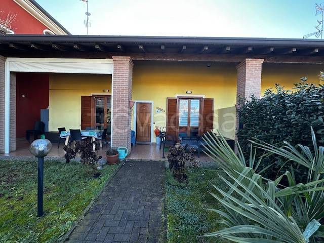 casa indipendente in vendita a Cressa