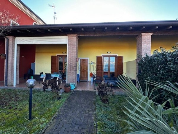 casa indipendente in vendita a Cressa