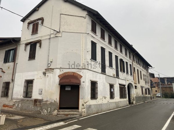 locale commerciale in vendita a Cressa