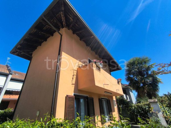 casa indipendente in vendita a Cressa
