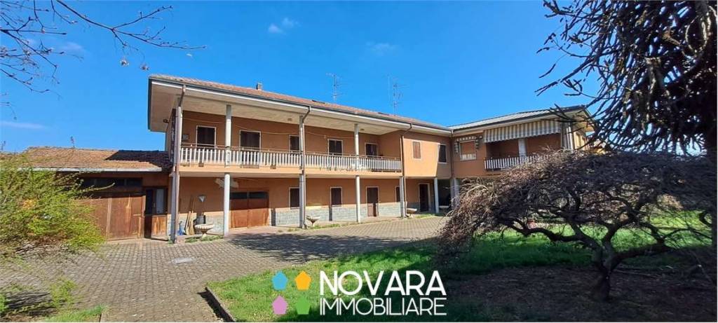 casa indipendente in vendita a Cressa
