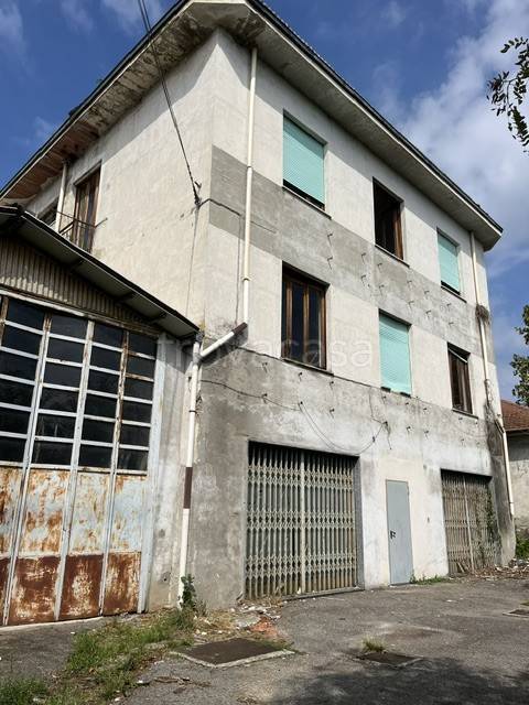 casa indipendente in vendita a Cressa