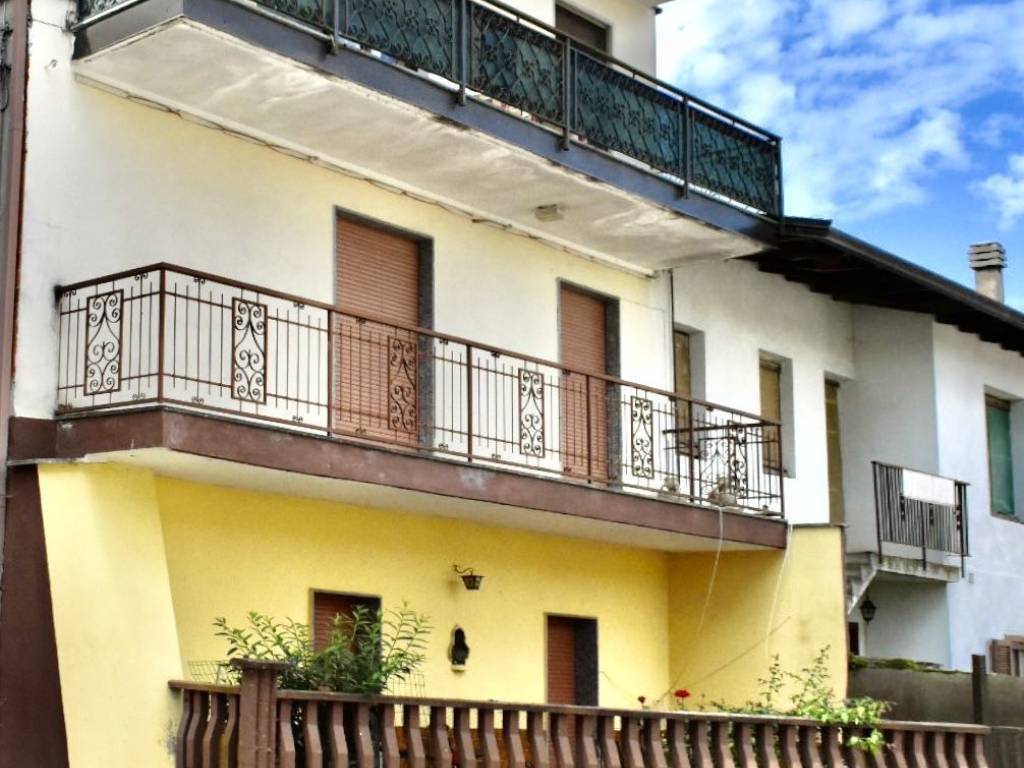 appartamento in vendita a Cureggio in zona Cascine Enea