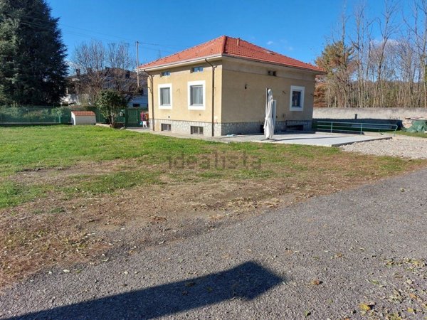 casa indipendente in vendita a Cureggio