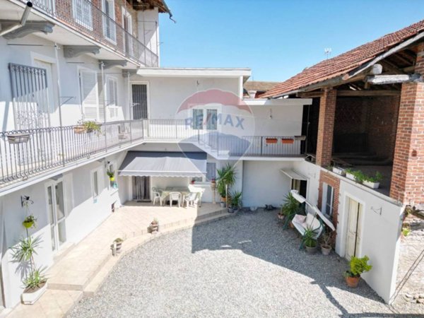 casa indipendente in vendita a Cureggio
