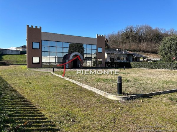 locale commerciale in vendita a Cureggio