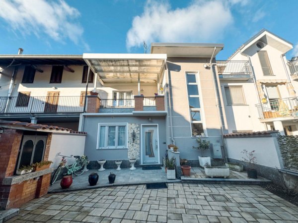 casa indipendente in vendita a Cureggio
