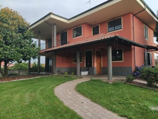 casa indipendente in vendita a Cureggio