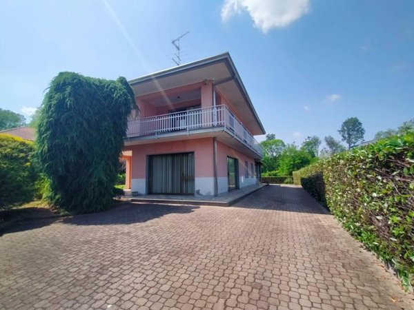 casa indipendente in vendita a Cureggio
