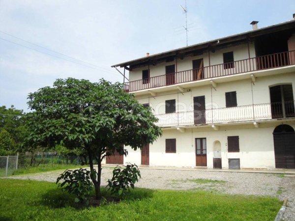 casa indipendente in vendita a Cureggio