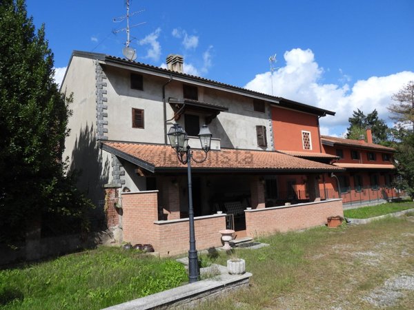 casa indipendente in vendita a Cureggio