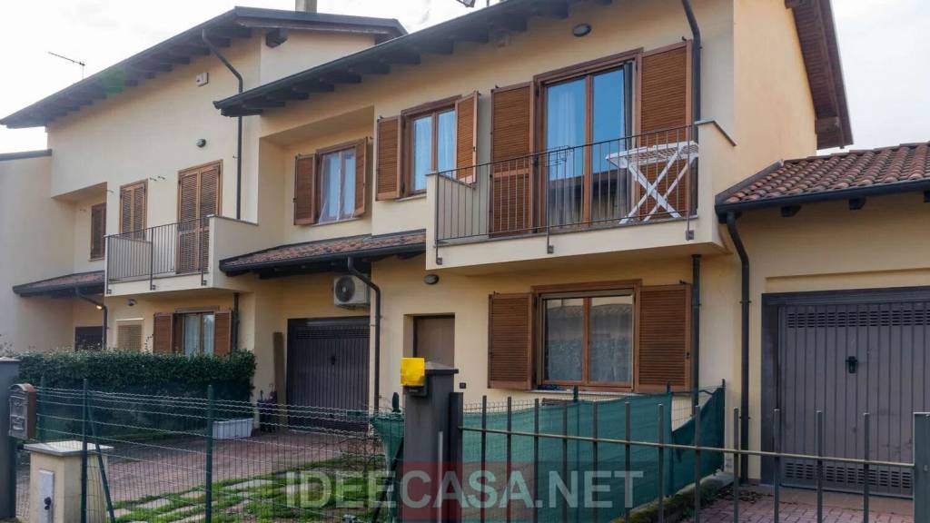 casa indipendente in vendita a Cureggio