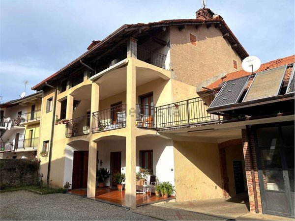 casa indipendente in vendita a Cureggio