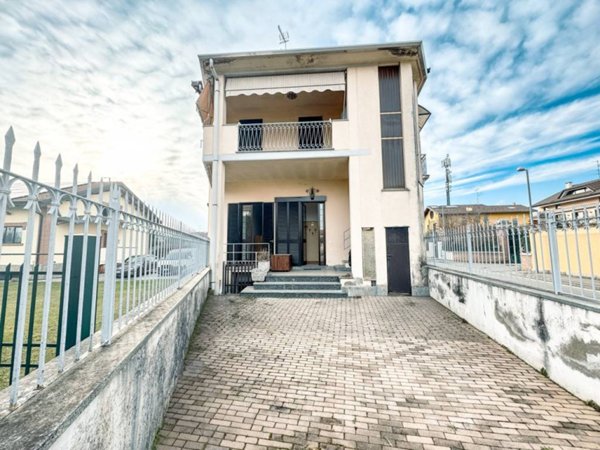 casa indipendente in vendita a Cureggio