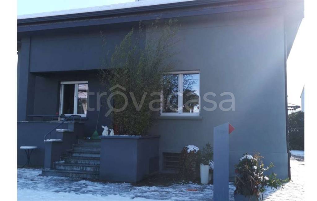 casa indipendente in vendita a Cureggio