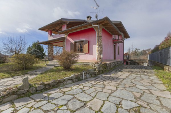 casa indipendente in vendita a Cureggio