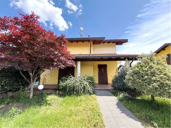casa indipendente in vendita a Cureggio