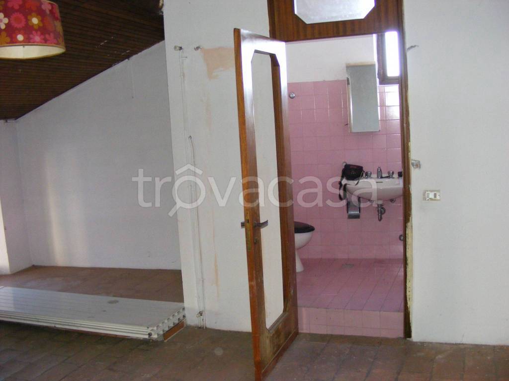 casa indipendente in vendita a Divignano