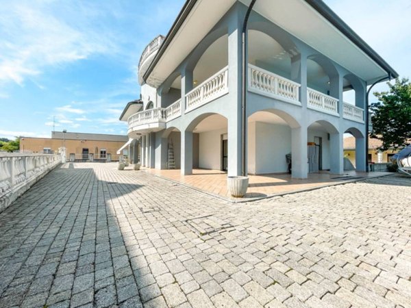 casa indipendente in vendita a Divignano