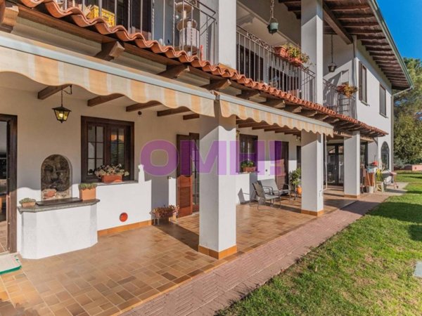 casa indipendente in vendita a Divignano