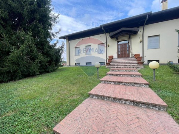 casa indipendente in vendita a Divignano