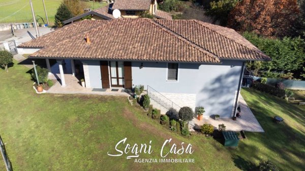 casa indipendente in vendita a Divignano