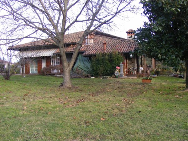 casa indipendente in vendita a Divignano