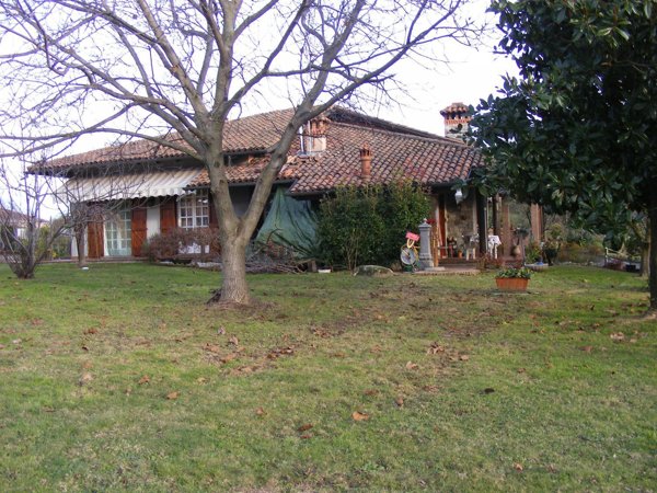 casa indipendente in vendita a Divignano