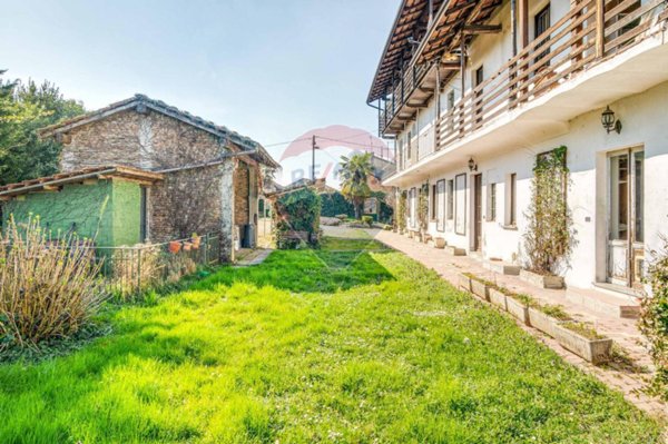 casa indipendente in vendita a Divignano