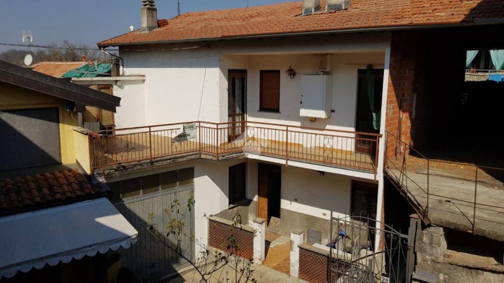 casa indipendente in vendita a Divignano