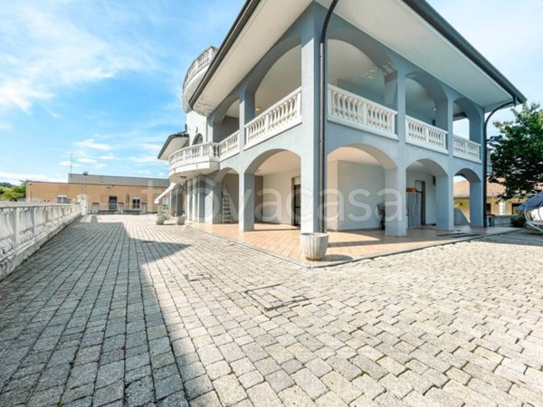 casa indipendente in vendita a Divignano
