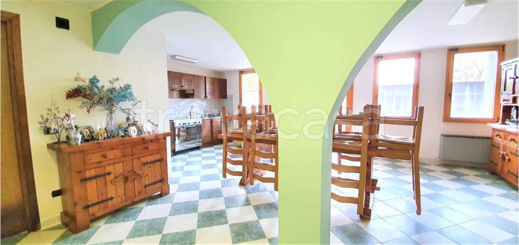casa indipendente in vendita a Divignano