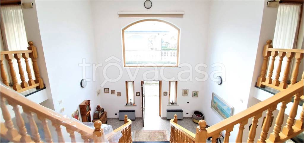 casa indipendente in vendita a Divignano